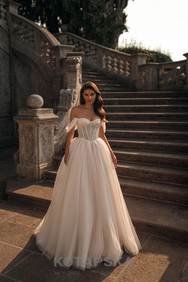 VERSAILLES – Image 2